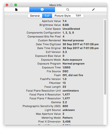 「プレビュー」のインスペクタに表示された画像の EXIF 情報